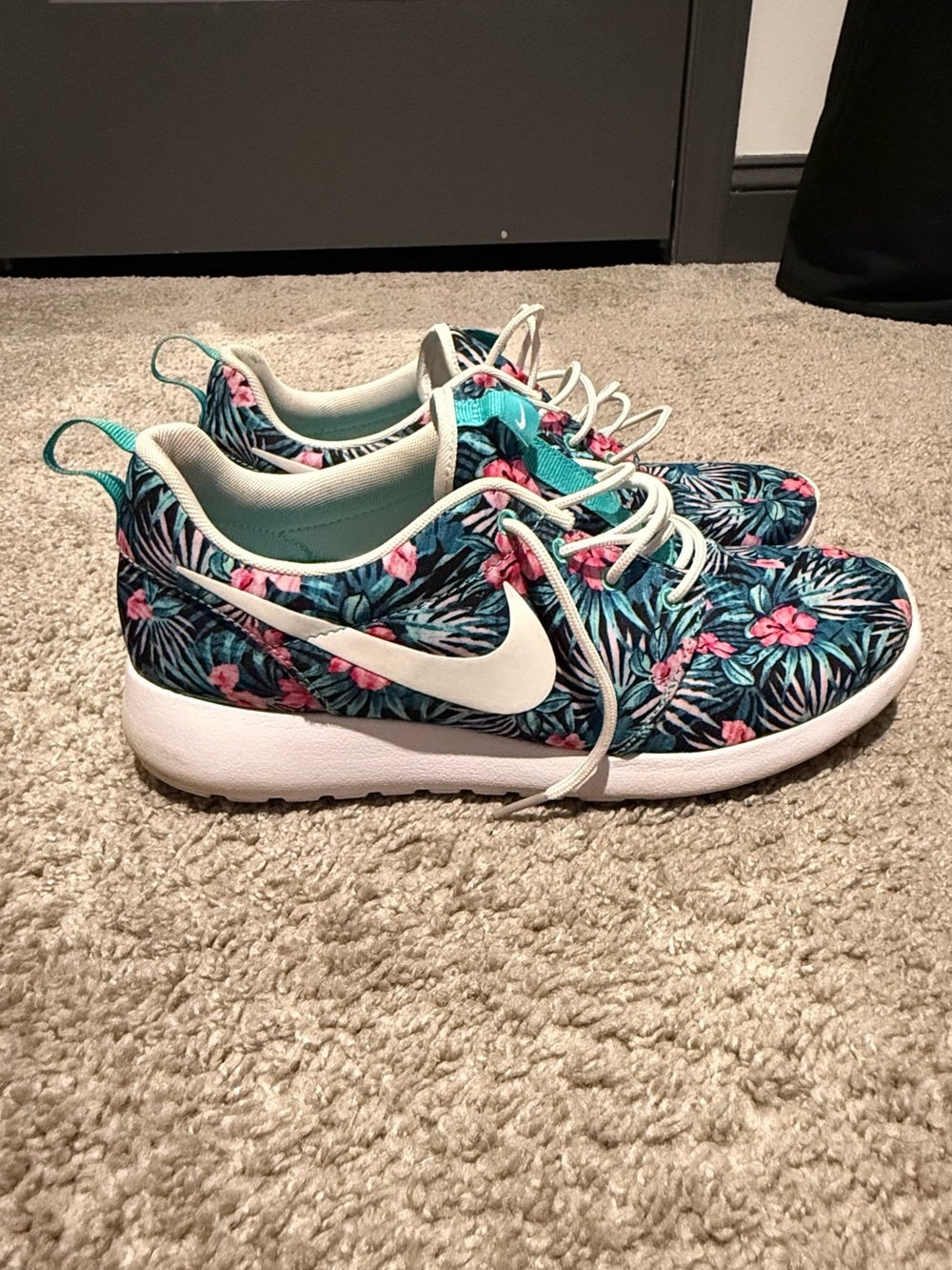 Nike Floral Print Roshe